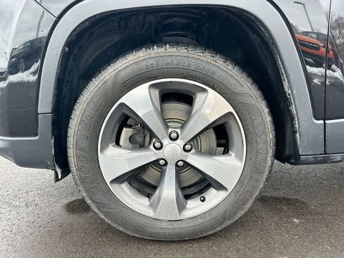 Used 2020 Jeep Cherokee Limited image 19