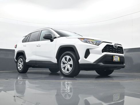 Used 2020 Toyota RAV4 LE FWD image 23