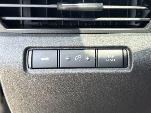 Used 2024 Nissan Altima 2.5 SR FWD image 18