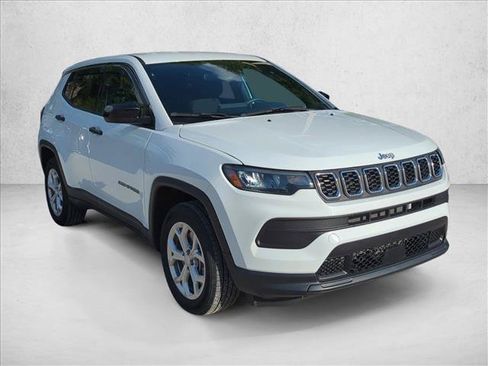 Used 2024 Jeep Compass Sport AWD/4WD image 3