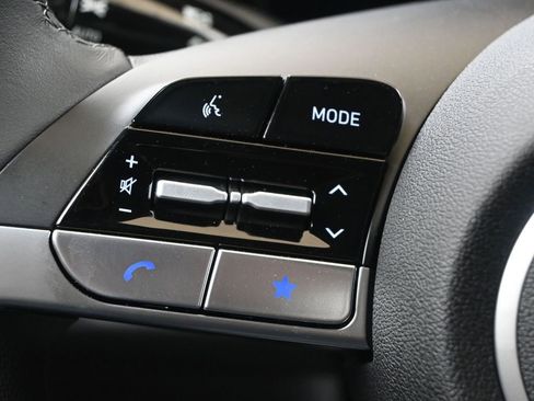 Used 2025 Hyundai Elantra Limited FWD image 29