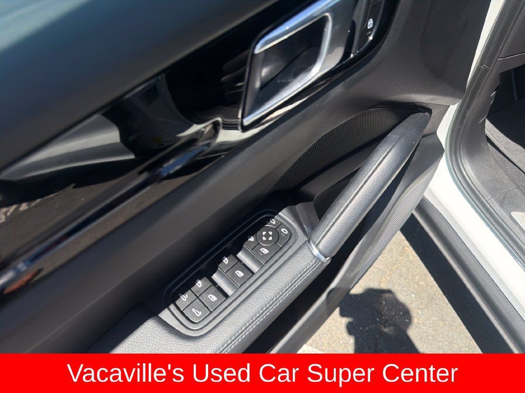 Used 2023 Porsche Cayenne AWD/4WD image 11