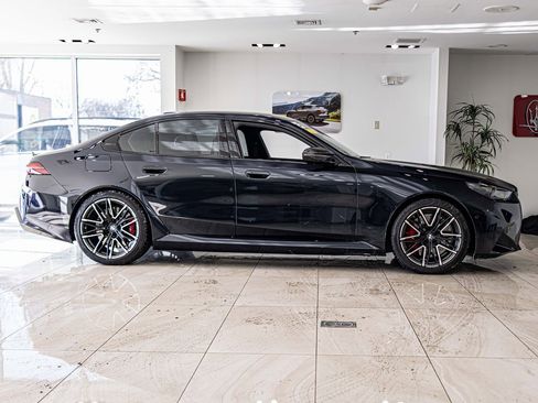 Used 2025 BMW M5 w/ Carbon Package image 9
