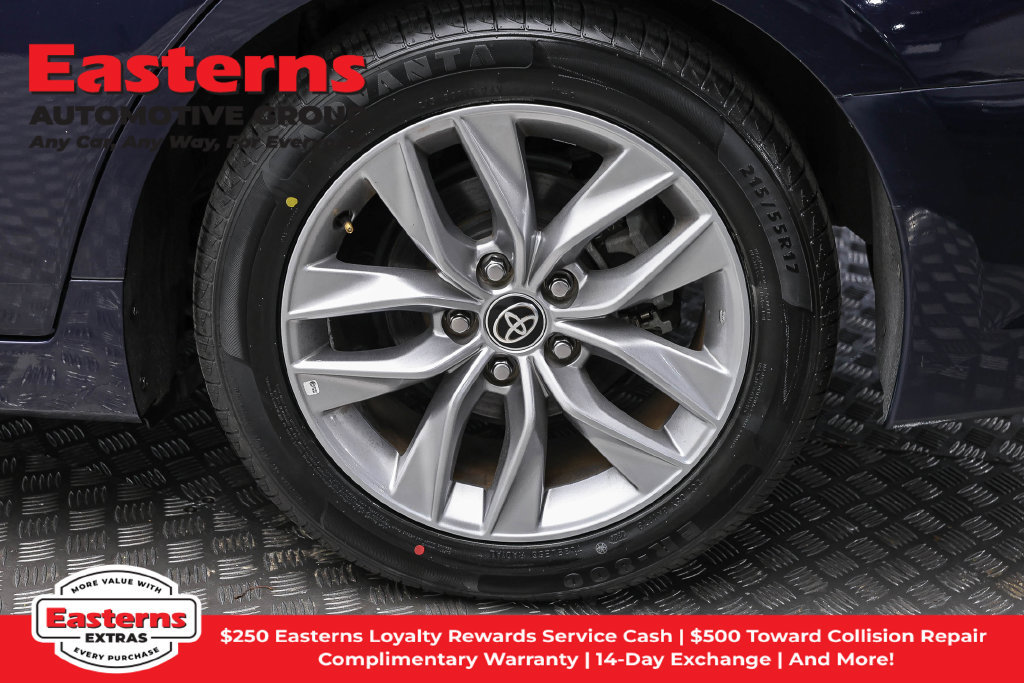 Used 2022 Toyota Avalon XLE w/ Moonroof Package FWD image 9