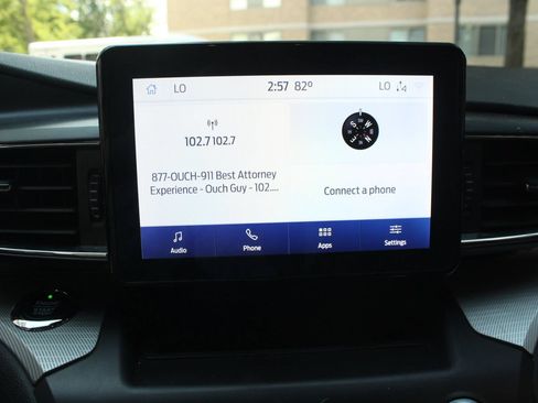 Used 2020 Ford Explorer XLT w/ Equipment Group 202A AWD/4WD image 31