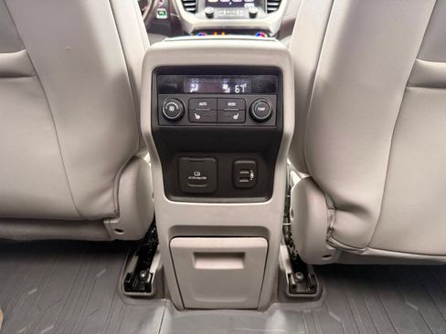 Used 2018 GMC Acadia SLT w/ LPO, Floor Liner Package FWD image 36