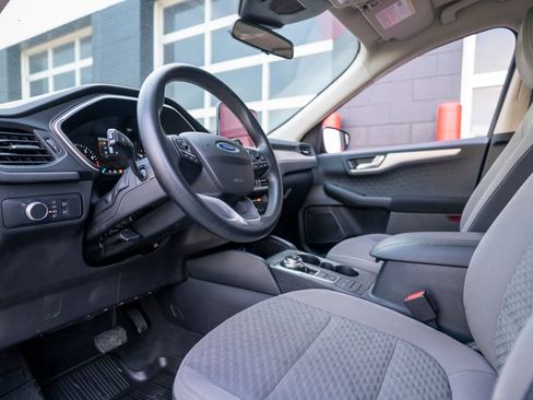 Used 2020 Ford Escape SE image 16