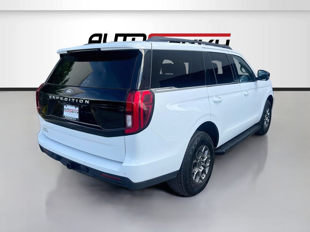 Used 2026 Ford Expedition Active RWD image 7