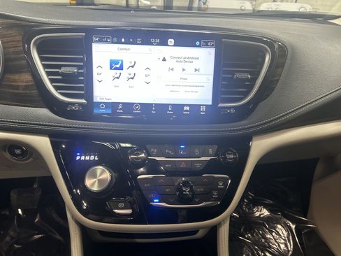 Used 2022 Chrysler Pacifica Limited image 12