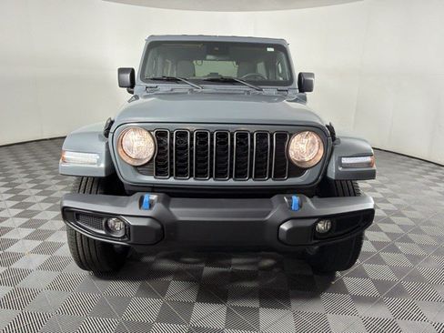 Used 2024 Jeep Wrangler Unlimited w/ Convenience Group AWD/4WD image 16