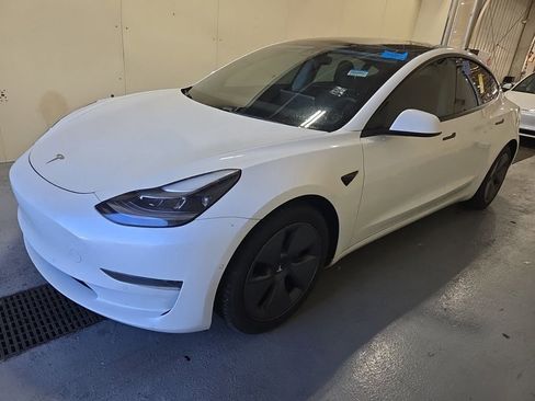 Used 2021 Tesla Model 3 Standard Range Plus RWD image 1