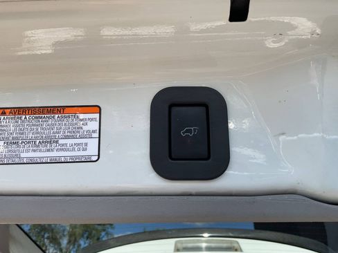 Used 2017 Toyota Sienna SE w/ SE Preferred Package FWD image 37