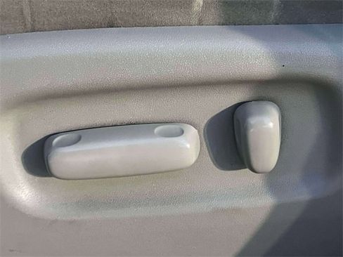 Used 2012 Toyota Highlander 4WD image 23