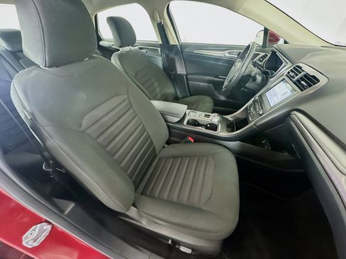 Used 2017 Ford Fusion SE w/ Fusion SE Technology Package FWD image 29