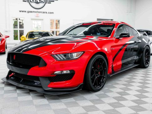 Used 2017 Ford Mustang Shelby GT350R w/ GT350R Equipment Group 920A RWD image 3