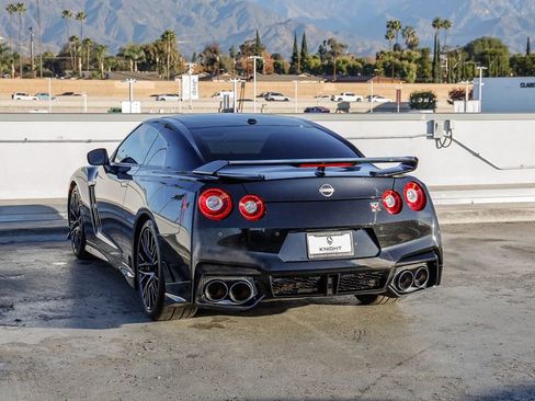Used 2024 Nissan GT-R Premium w/ Premium Interior Package image 6
