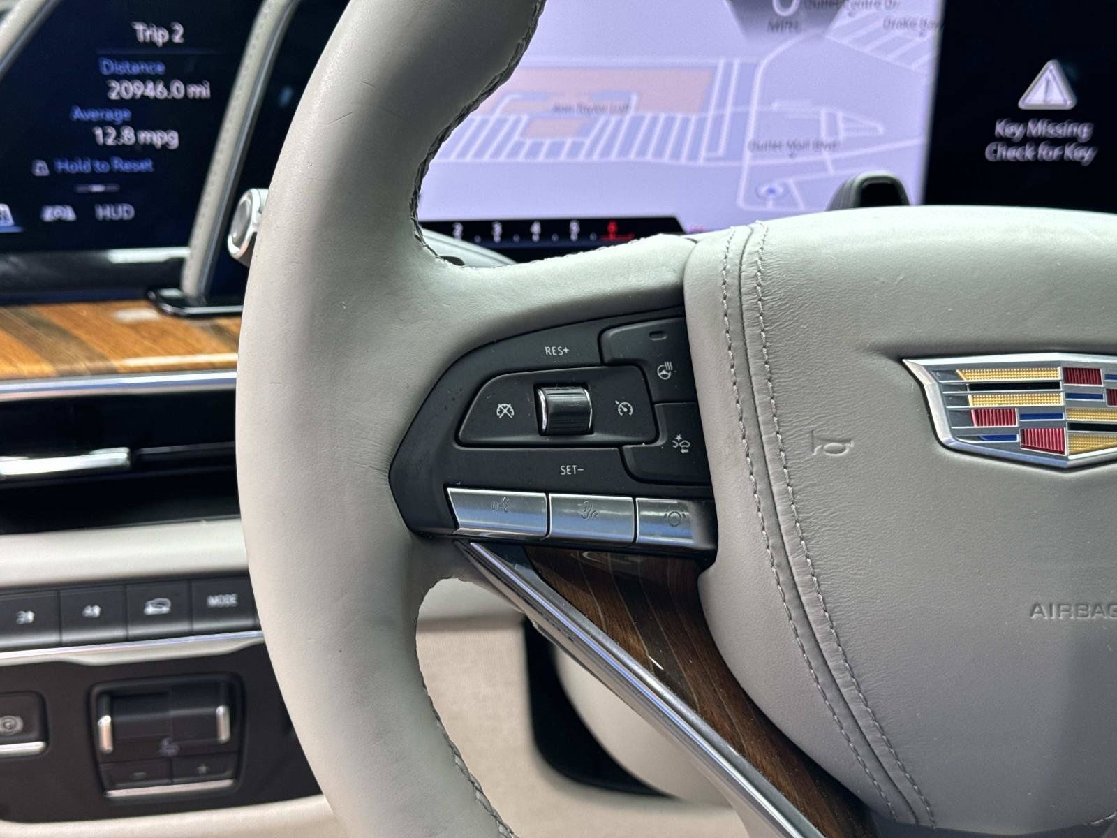 Used 2024 Cadillac Escalade ESV Premium Luxury Platinum AWD/4WD image 16