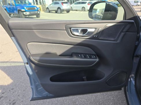 Used 2022 Volvo XC60 T8 R-Design image 18