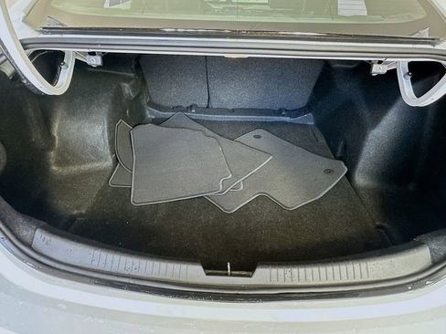 Used 2019 Chevrolet Malibu LT w/ Leather Package FWD image 24