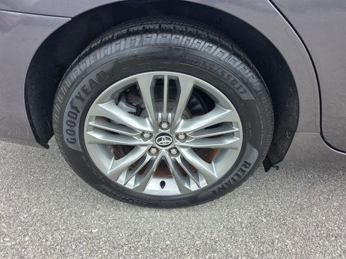 Used 2017 Toyota Camry SE image 19