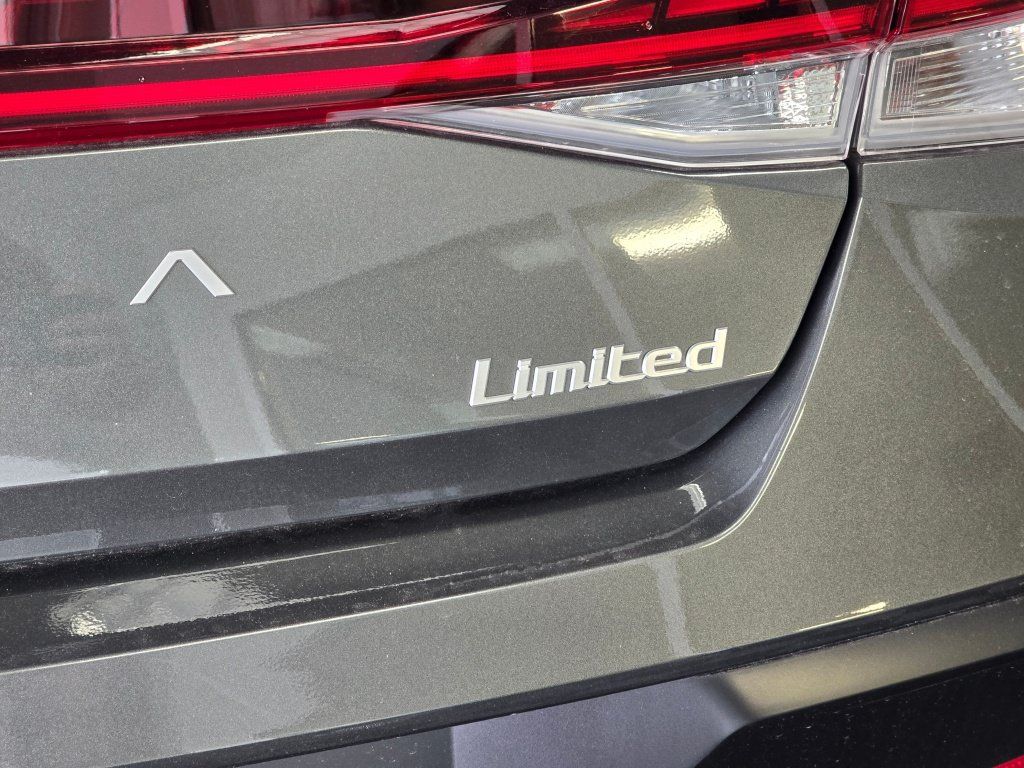 New 2026 Hyundai Elantra Limited FWD image 15