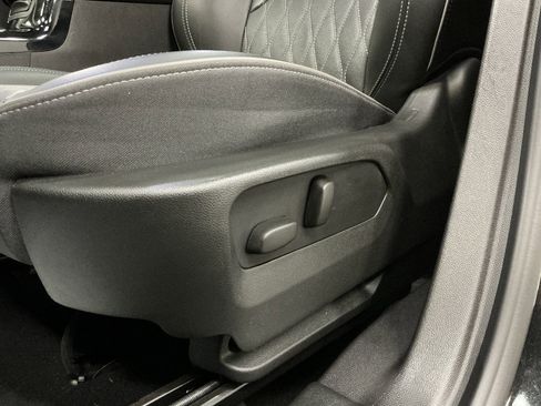 Used 2023 Buick Envision Avenir AWD/4WD image 23