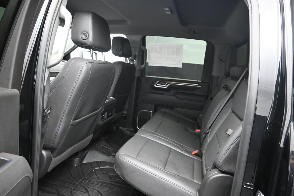 Used 2026 Chevrolet Silverado 3500 LT AWD/4WD image 13