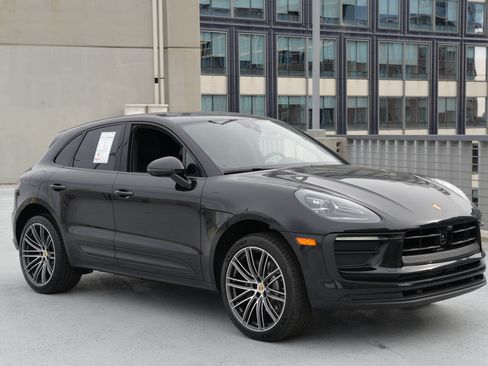 Certified 2026 Porsche Macan AWD/4WD image 7