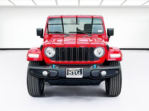 Used 2024 Jeep Wrangler Unlimited image 2