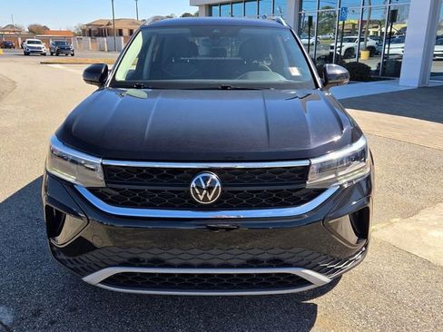 Used 2024 Volkswagen Taos SE image 2