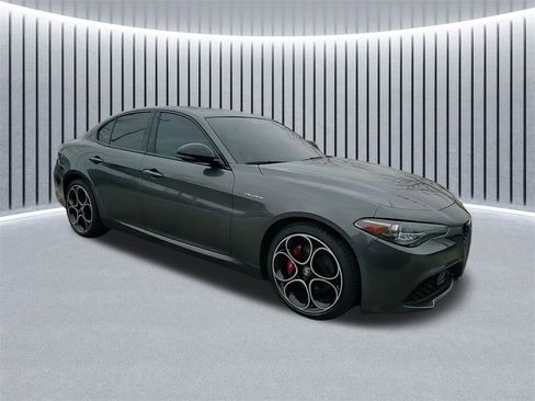 Used 2023 Alfa Romeo Giulia Veloce image 1