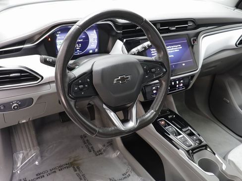 Used 2022 Chevrolet Bolt EUV Premier w/ Sun & Sound Package image 7