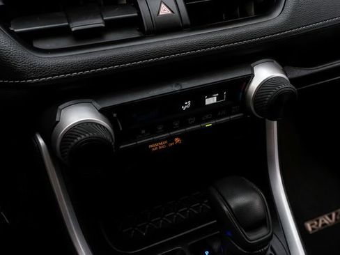 Used 2021 Toyota RAV4 LE image 25