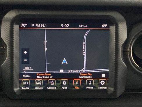 Used 2022 Jeep Wrangler Unlimited Sahara image 14