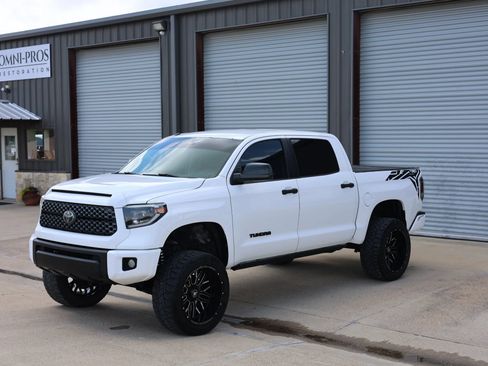 Used 2014 Toyota Tundra SR5 w/ SR5 Upgrade Package RWD image 11
