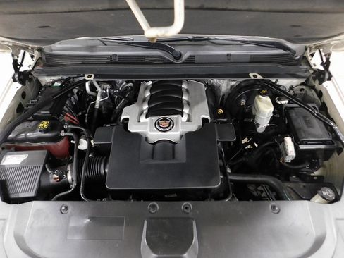 Used 2015 Cadillac Escalade Luxury image 14