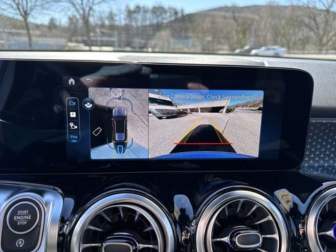 New 2025 Mercedes-Benz GLB 250 250 4MATIC image 22