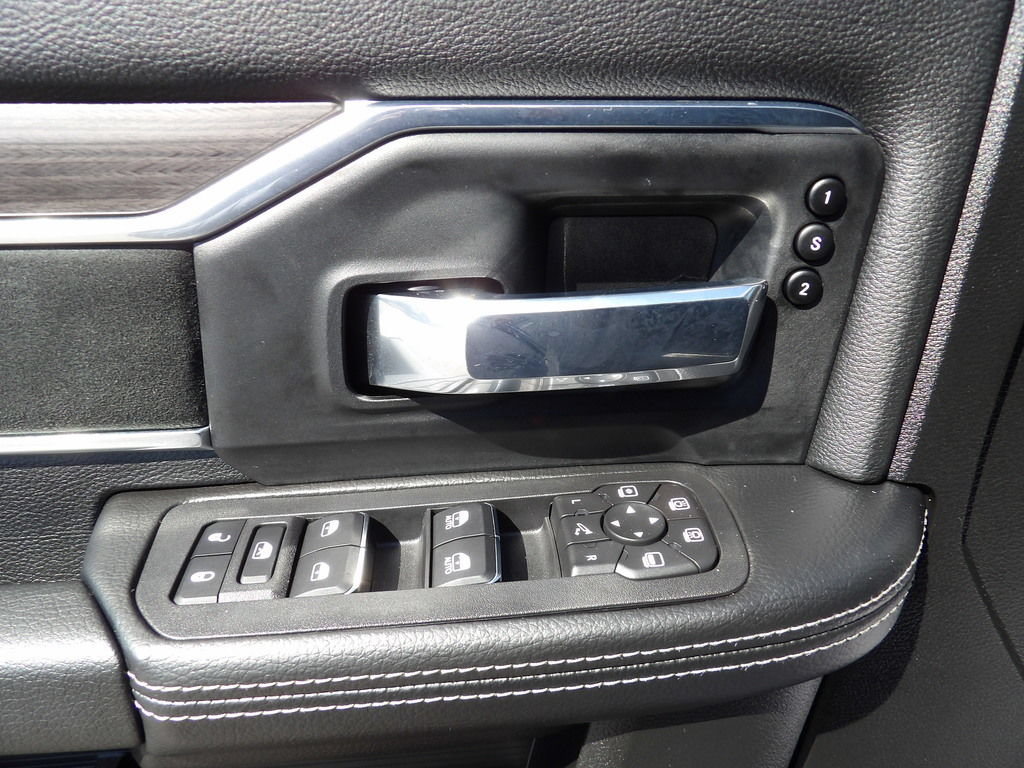 Used 2026 RAM 2500 Laramie AWD/4WD image 15