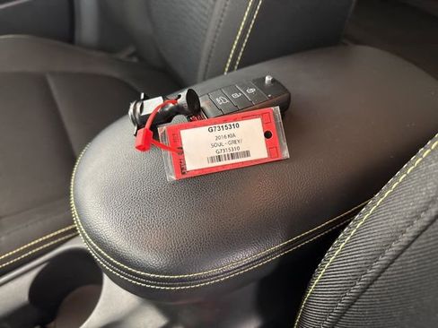 Used 2016 Kia Soul + image 26