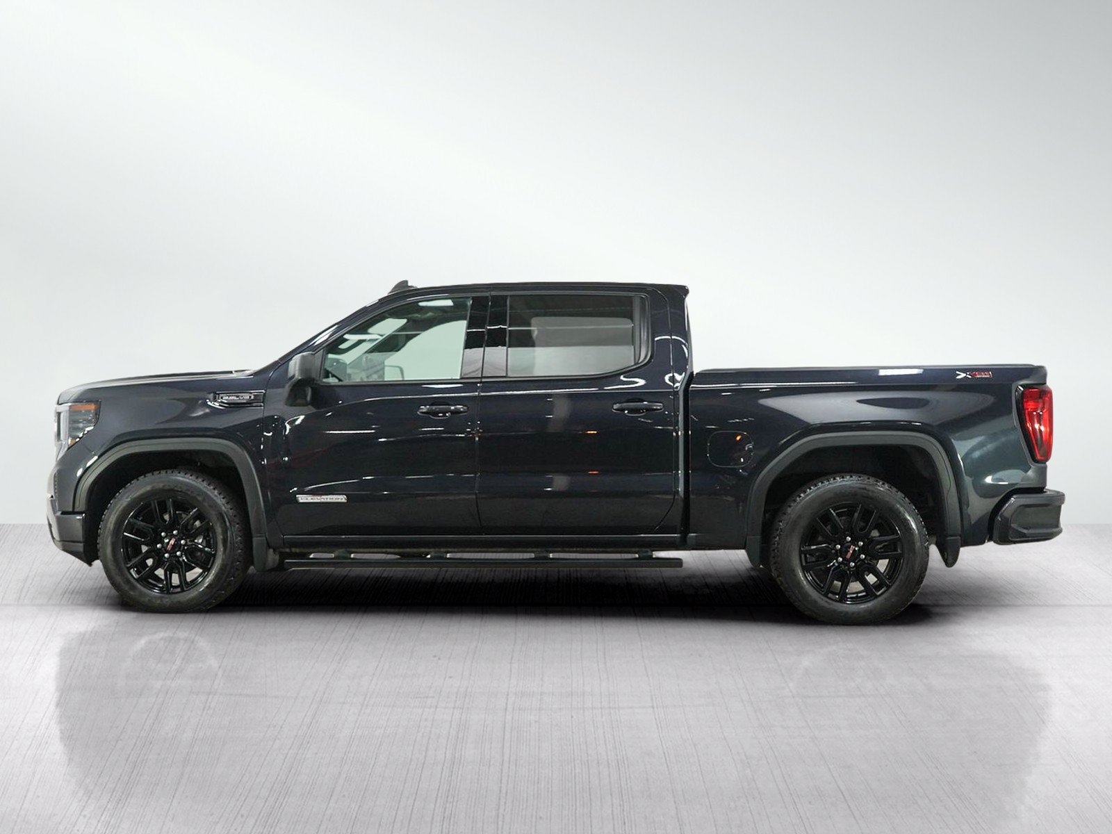 Used 2022 GMC Sierra 1500 Elevation AWD/4WD image 2