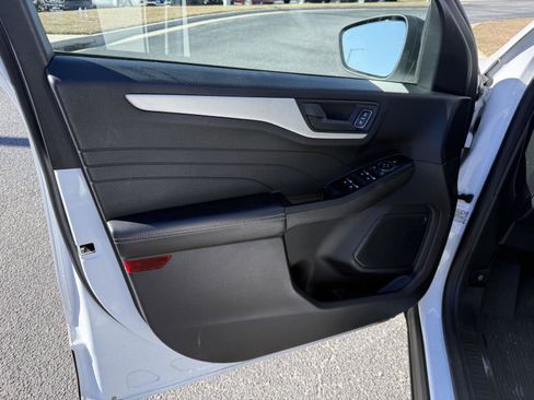 Used 2021 Ford Escape S image 9