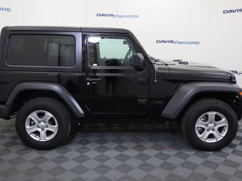 Used 2023 Jeep Wrangler Sport AWD/4WD image 5