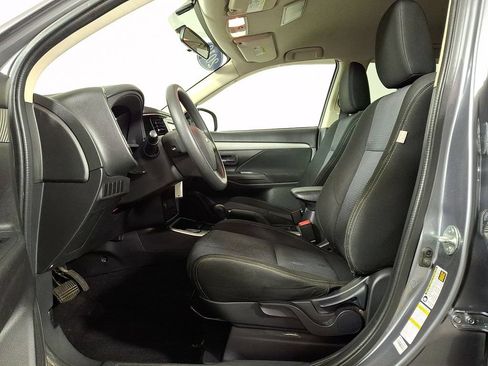 Used 2018 Mitsubishi Outlander ES AWD/4WD image 15