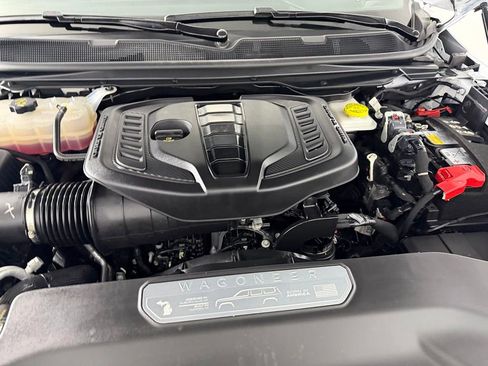 Used 2025 Jeep Wagoneer 4WD image 37
