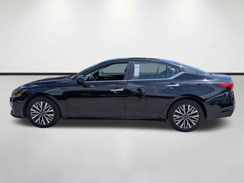 Used 2024 Nissan Altima 2.5 SV FWD image 7