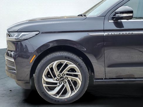 New 2025 Lincoln Navigator L Reserve image 9