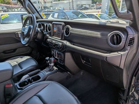 Used 2022 Jeep Wrangler Unlimited Sahara AWD/4WD image 25