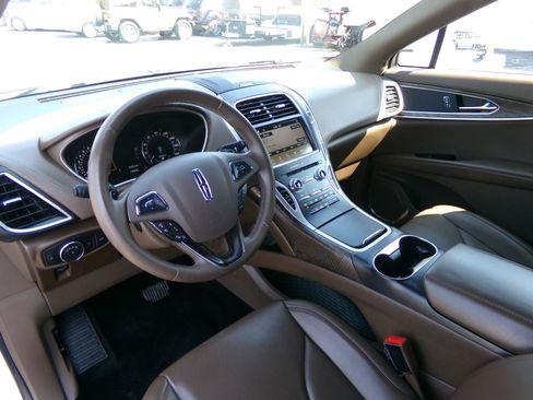 Used 2016 Lincoln MKX Reserve w/ Equipment Group 102A AWD/4WD image 17