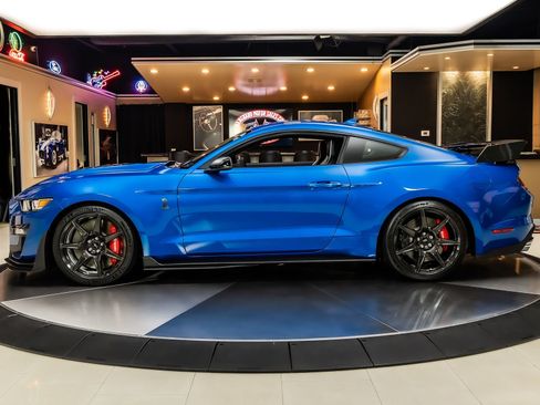 Used 2020 Ford Mustang Shelby GT500 w/ Carbon Fiber Track Pack RWD image 18