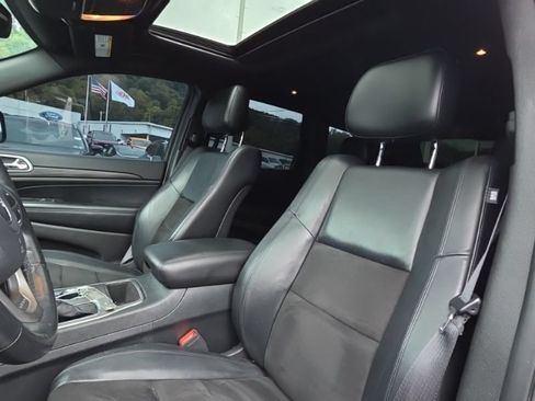 Used 2019 Jeep Grand Cherokee Altitude AWD/4WD image 10
